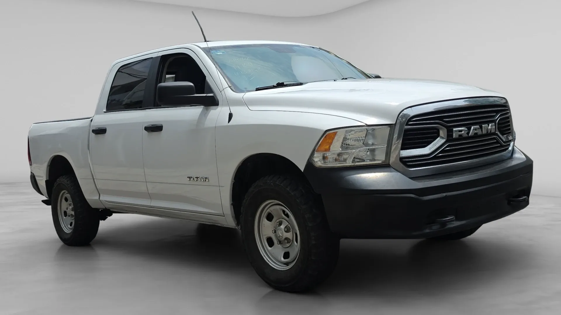 RAM 1500 DOBLE CABINA 4X4 TAD