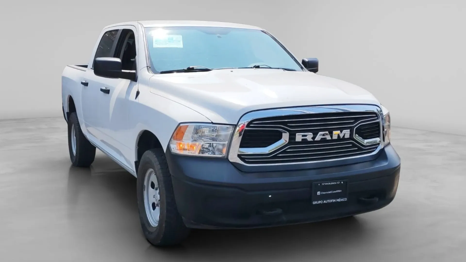 RAM 1500 3.3 V6 XL Crew Cab 4x4 At