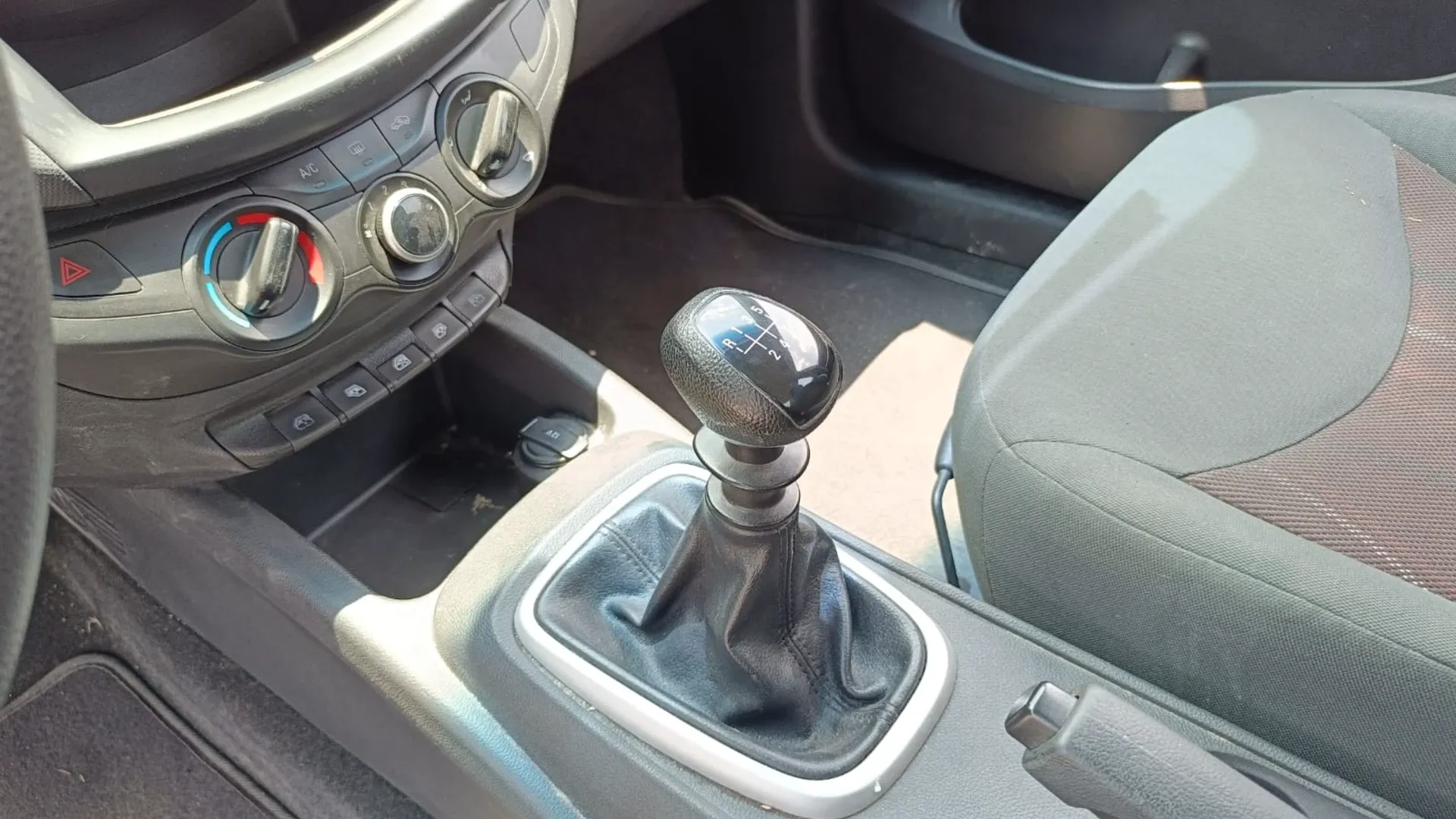 CHEVROLET AVEO LS 2020 image 7