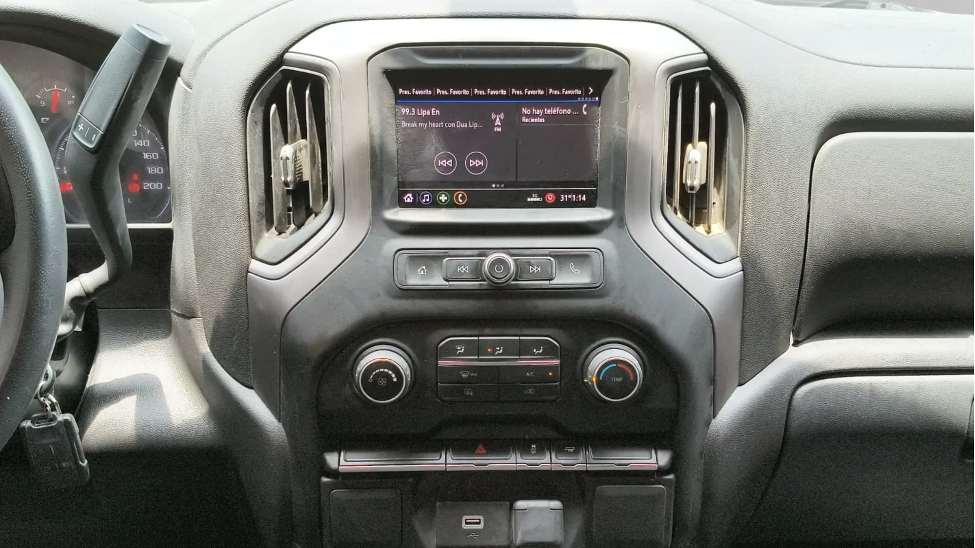CHEVROLET SILVERADO 4 PTAS 2020 4X2 PMV image 16