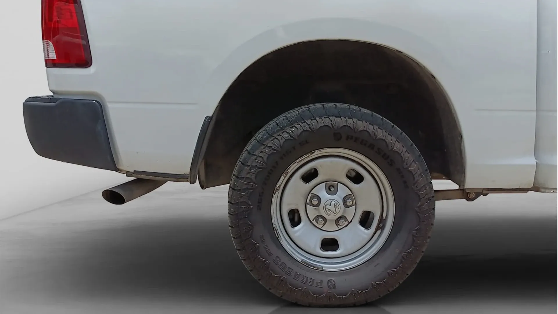 RAM 1500 SLT 4X4 CREW CAB image 13