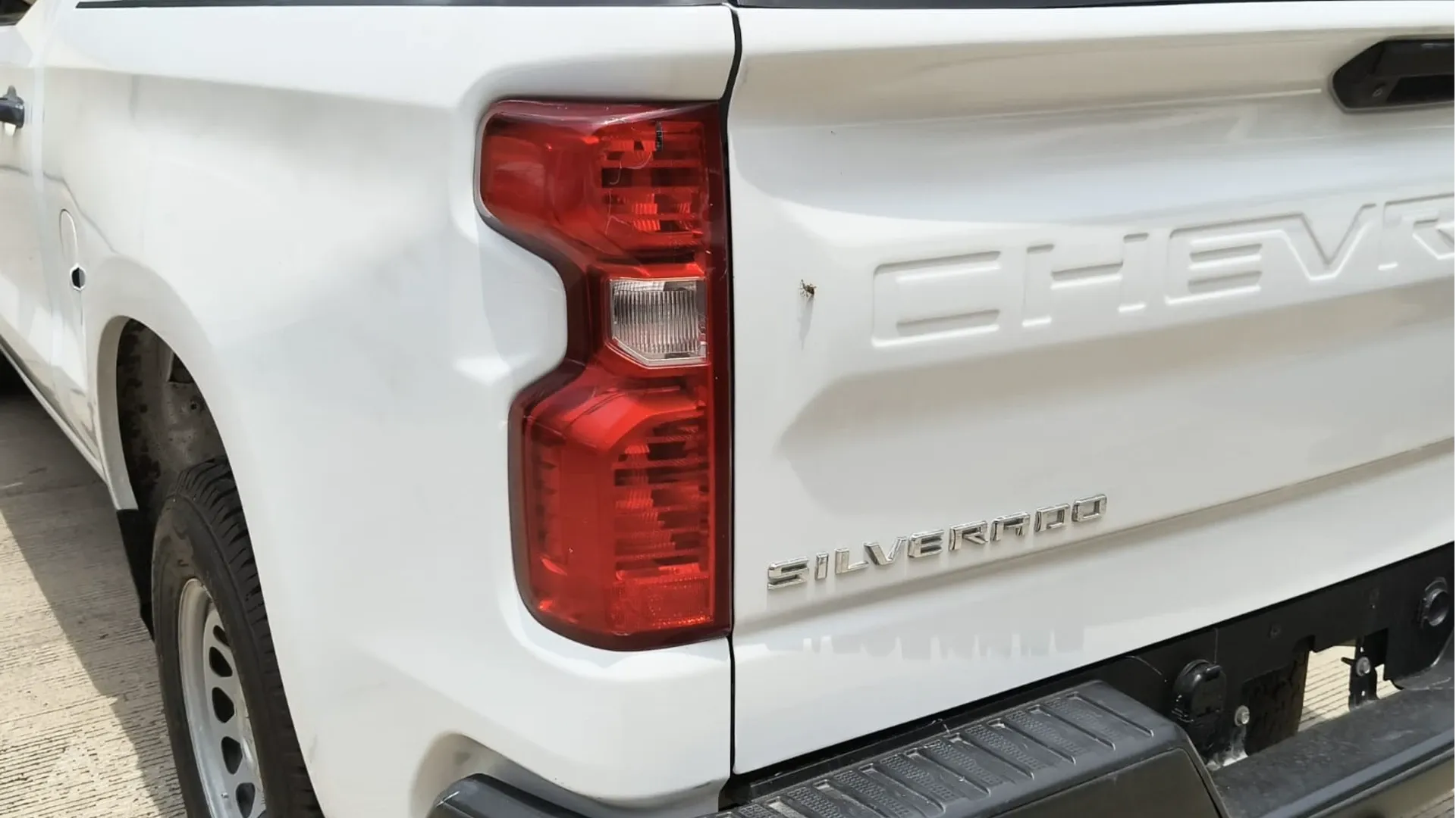 CHEVROLET SILVERADO 4 PTAS 2020 4X2 PMV image 25
