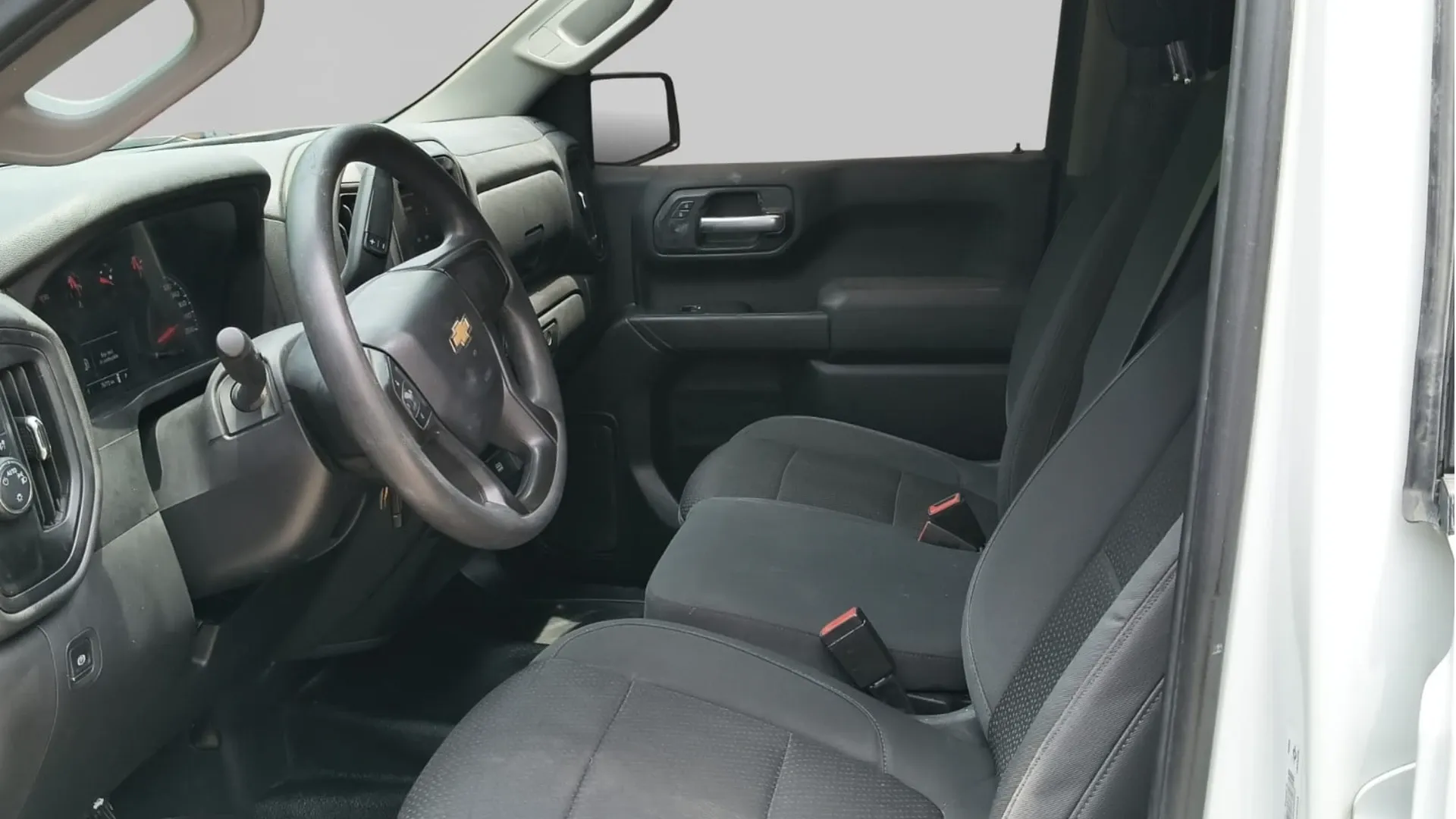 CHEVROLET SILVERADO 4 PTAS 2020 4X2 PMV image 13