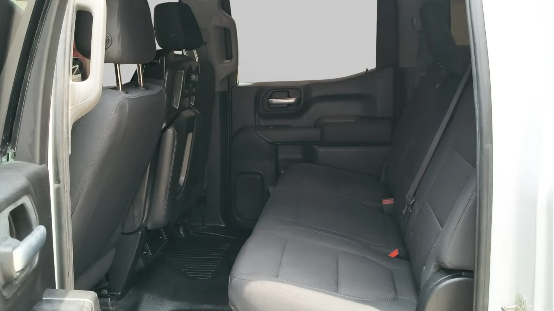 CHEVROLET SILVERADO 4 PTAS 2020 4X2 PMV image 14