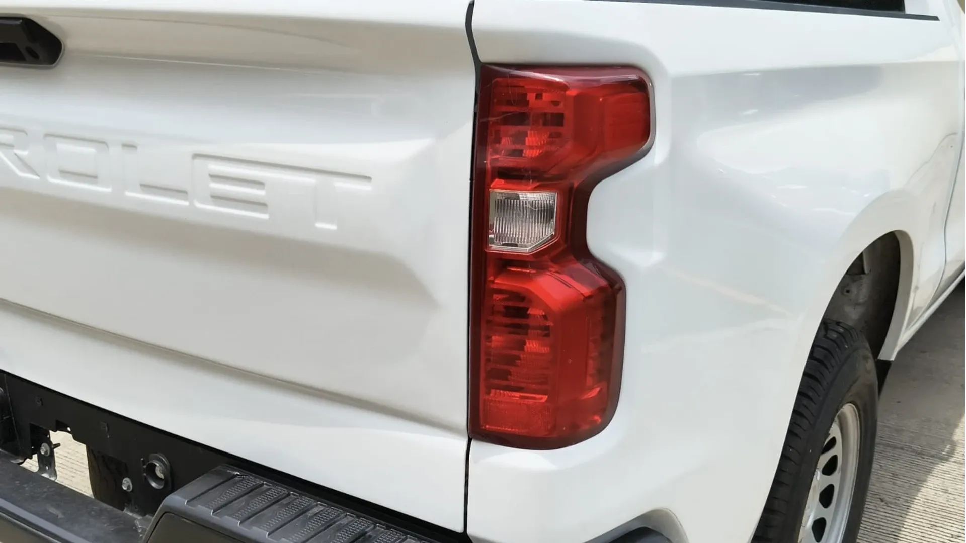 CHEVROLET SILVERADO 4 PTAS 2020 4X2 PMV image 24