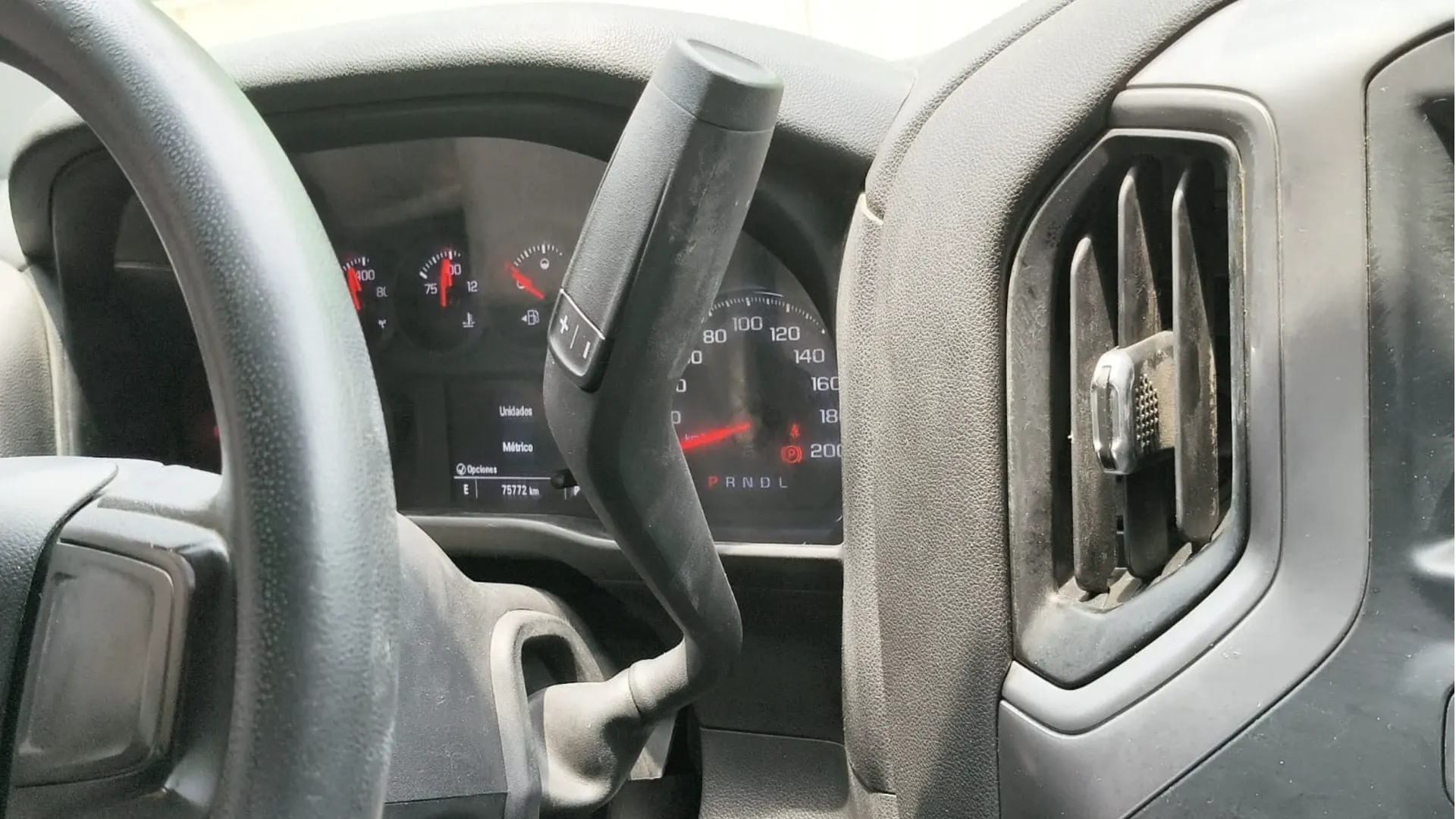 CHEVROLET SILVERADO 4 PTAS 2020 4X2 PMV image 27