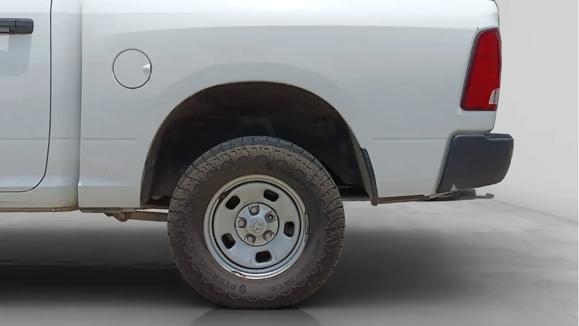 RAM 1500 SLT 4X4 CREW CAB image 12