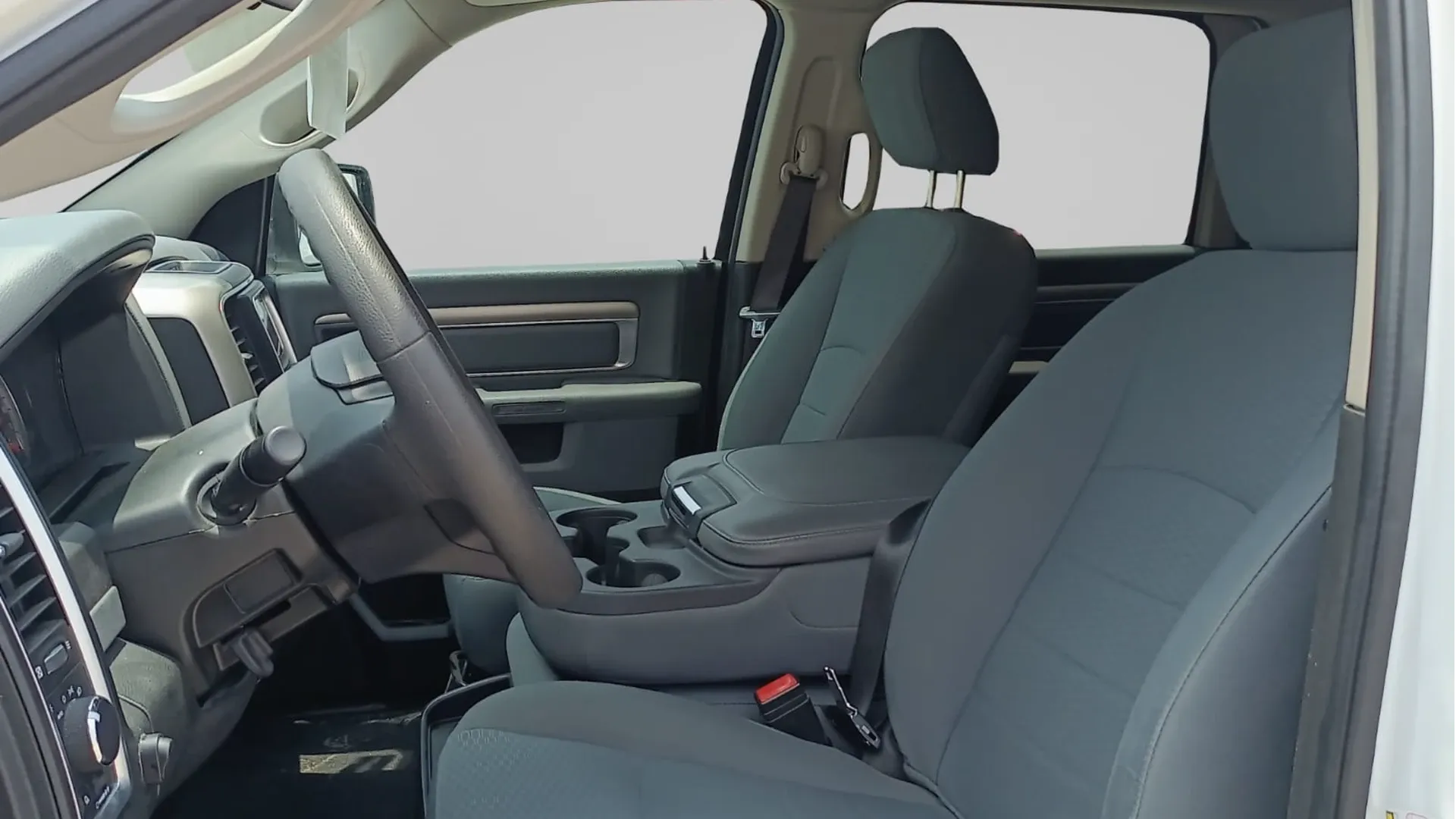 RAM 1500 SLT 4X4 CREW CAB image 2