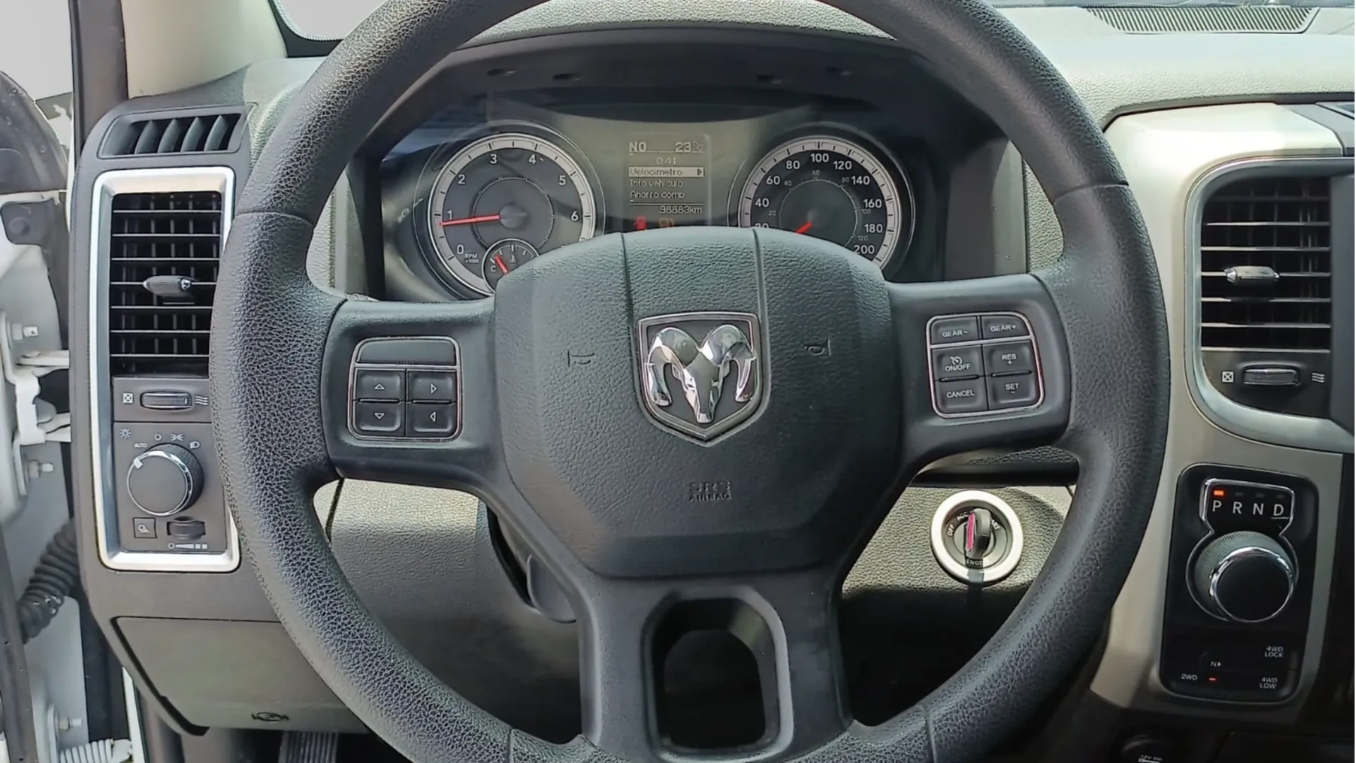 RAM 1500 SLT 4X4 CREW CAB image 4