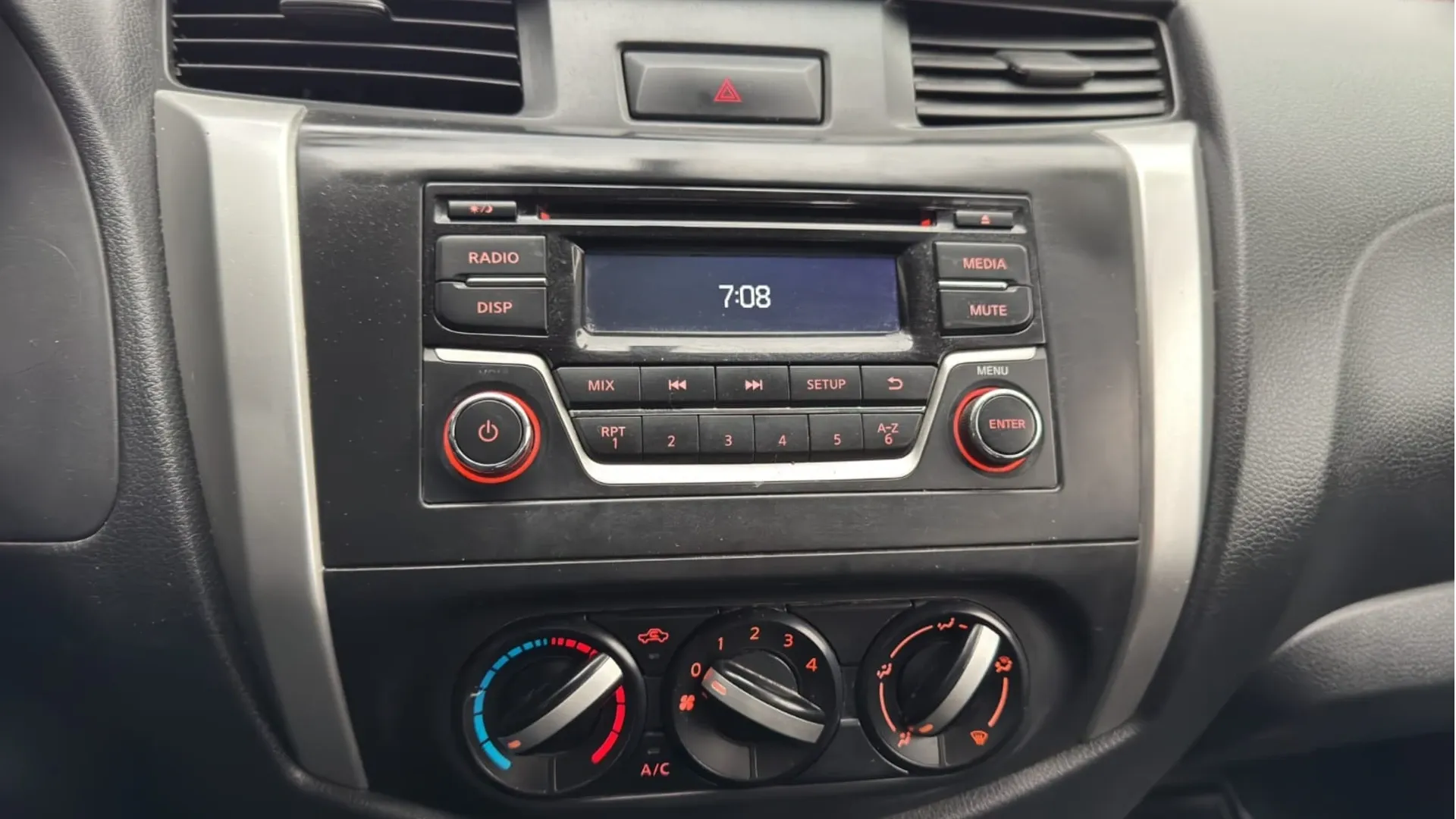 NISSAN NP300 SE TM 2020 PMV image 27