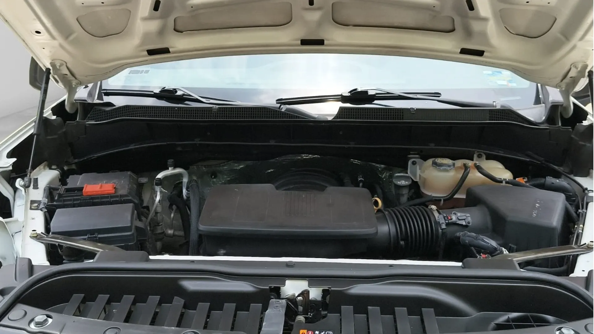 CHEVROLET SILVERADO 4 PTAS 2020 4X2 PMV image 18