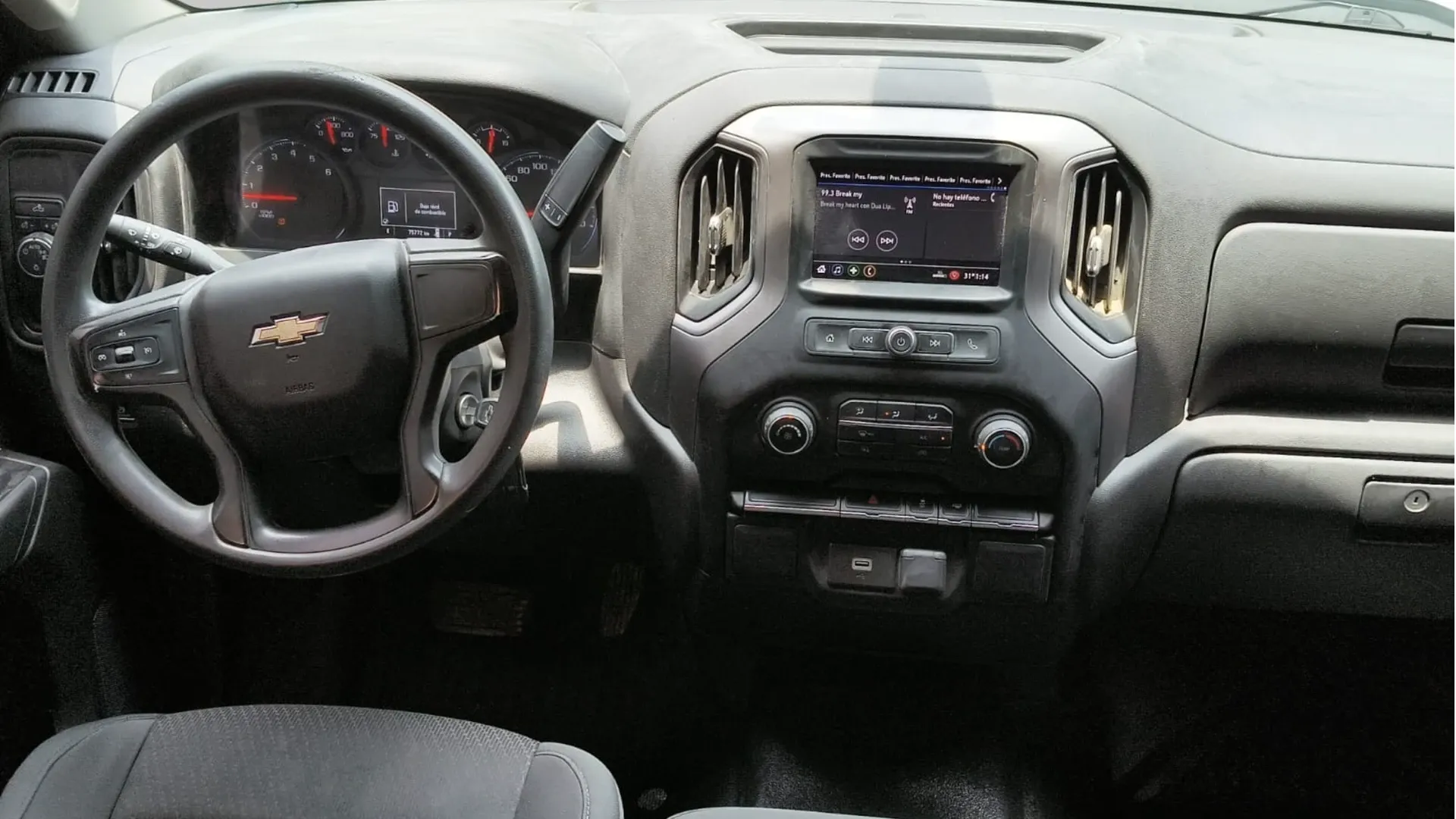 CHEVROLET SILVERADO 4 PTAS 2020 4X2 PMV image 11