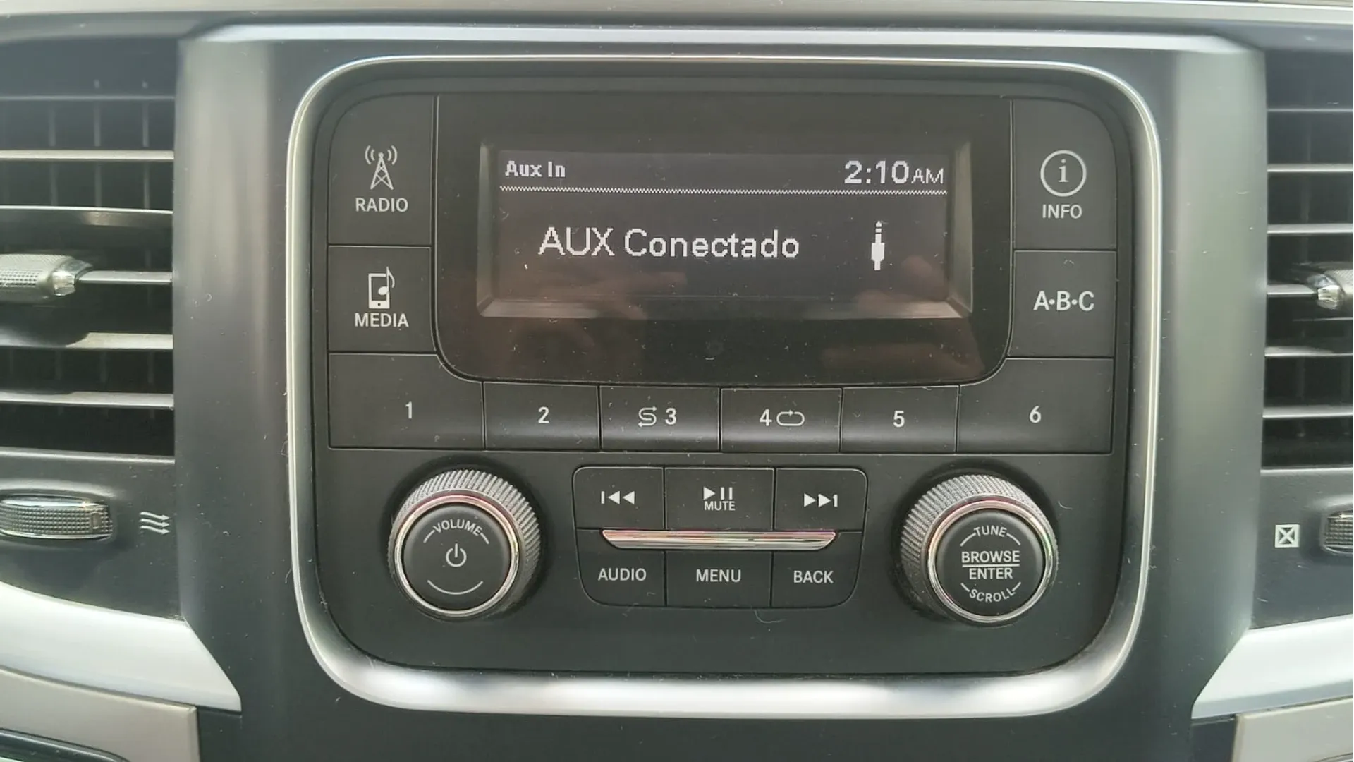DODGE RAM 1500 DOBLE CABINA 4X4 PMV image 22