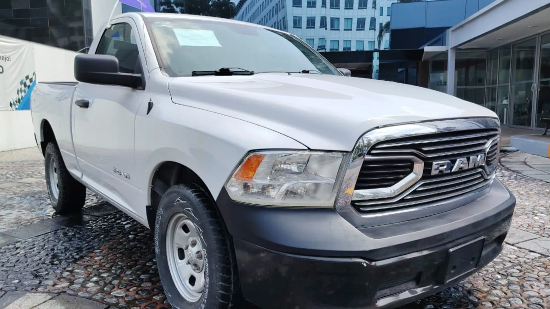 RAM 1500 CABINA REGULAR