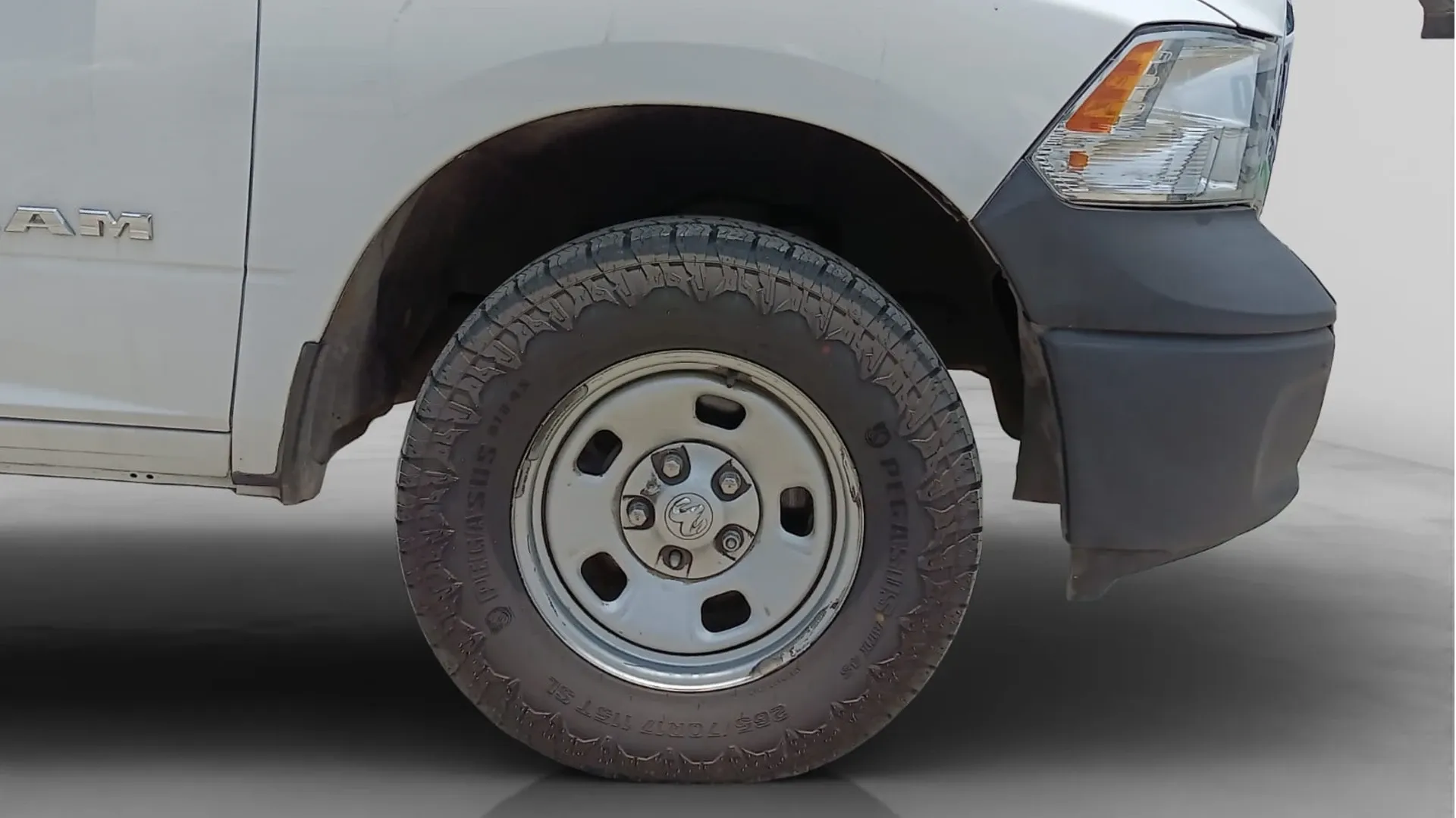 RAM 1500 SLT 4X4 CREW CAB image 11
