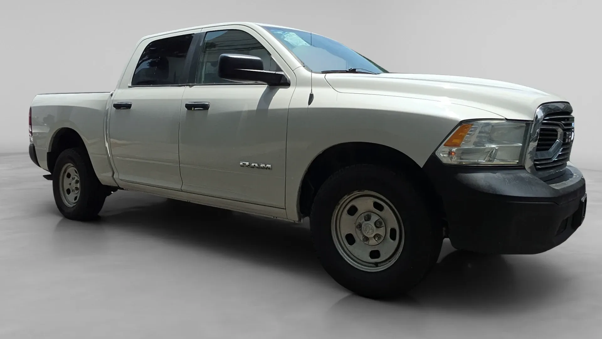 RAM 1500 DOBLE CABINA 4X2 TAD