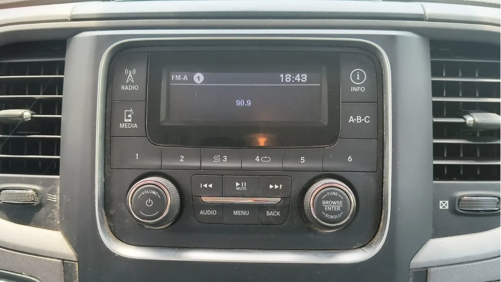 DODGE RAM 1500 REG CAB 2020 V6 PMV image 23