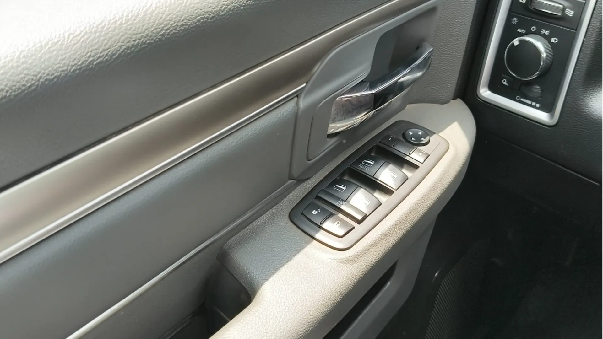 RAM 1500 DOBLE CABINA  4X2 2020 PMV image 17